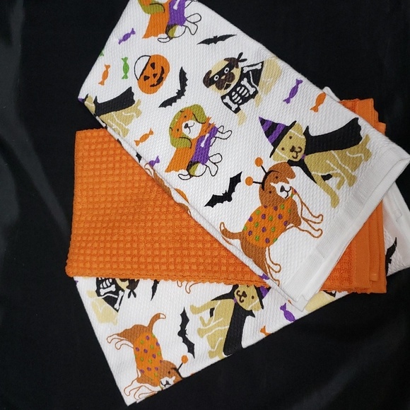 Casaba Dogs in Costumes Halloween Kitchen Towels - Picture 1 of 7